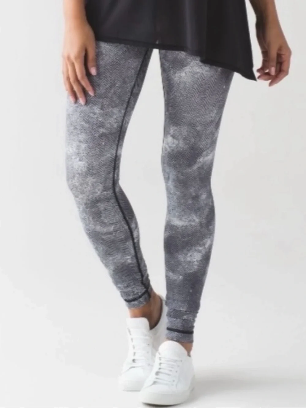 Lululemon Wunder Under Pant lll Diffusion White Black Sz 6 Style #W5AB5s Legging